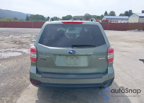 2016 Subaru Forester 2.5I Premium z USA, uszkodzony, nr VIN JF2SJADC6GH552079